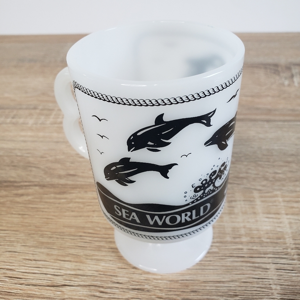 VINTAGE Sea World Shamu Whale and Dolphin Coffee Cup White Milk Glass Mug - Picture 3 of 9